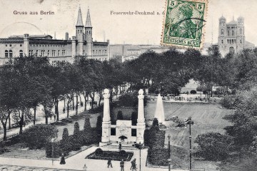 Ansichtskarte um 1900: Bethanien und Feuerwehrbrunnen.